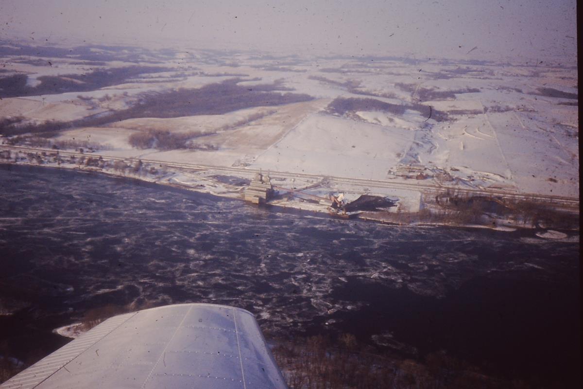 Knouse flight from Davenport to Musketeen, Iowa, February 1990