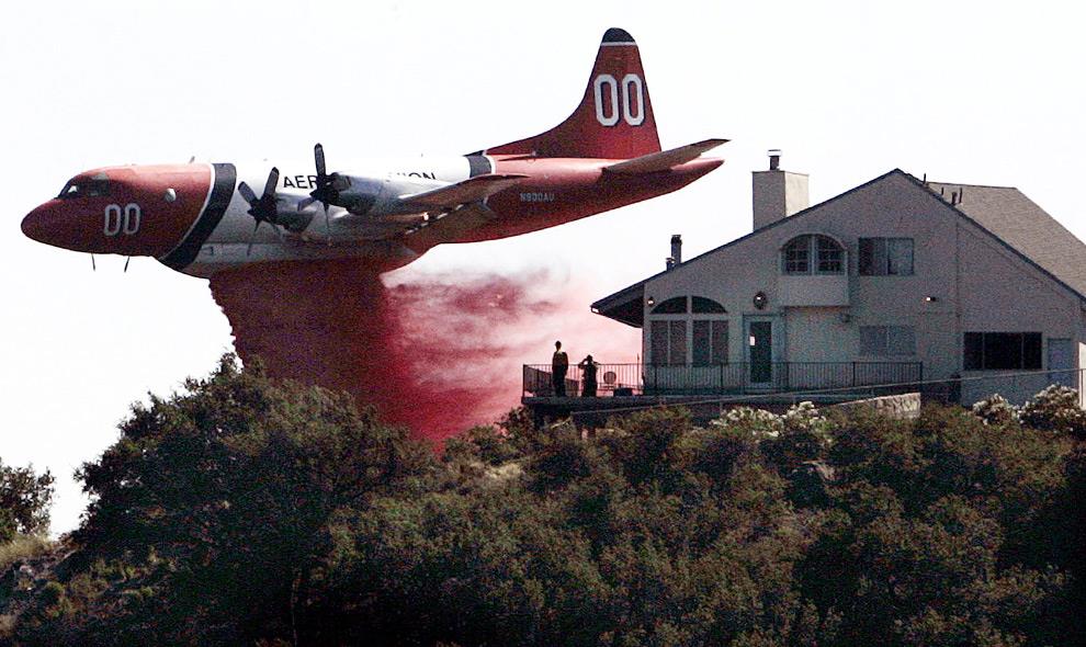 Lockheed P3 Orion Dumps Fire Suppression Chemical